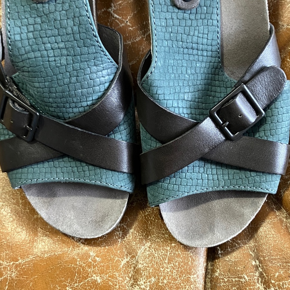 Dansko Dominique brown Teal Strappy Block Heel Sandals 38 7 - Picture 9 of 11